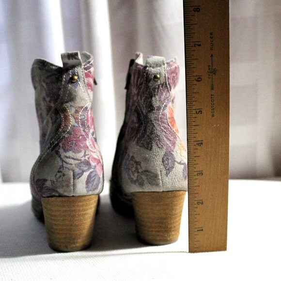 Sbicca Vintage Collection "Petunia" Suede Heeled Ankle Boots, Size 7 - Picture 5 of 10